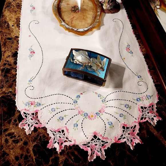 1960's Vintage Dresser/Table Scarf Hand Embroidered & Crocheted 12” X 33" - Picture 4 of 12